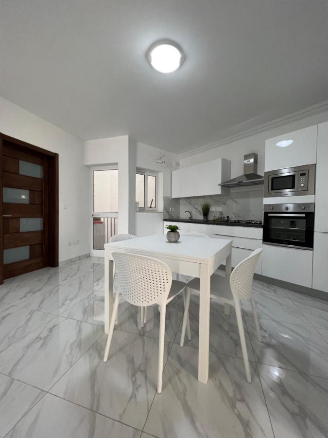 Condo With Patio Overlooking Piazza Gzira Eksteriør billede