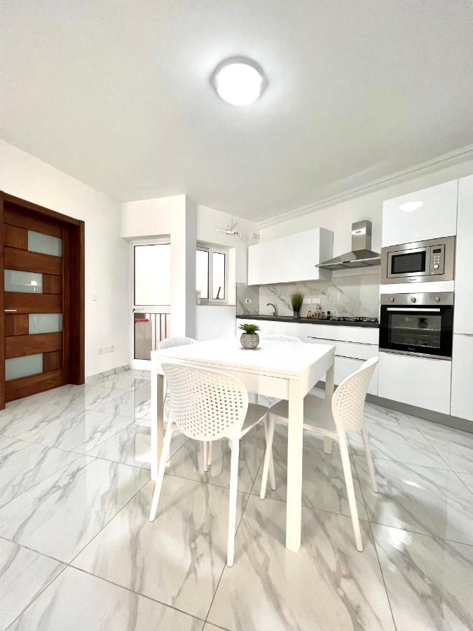Condo With Patio Overlooking Piazza Gzira Eksteriør billede