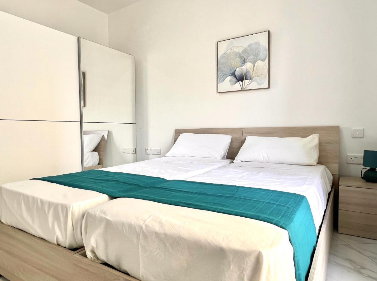 Condo With Patio Overlooking Piazza Gzira Eksteriør billede